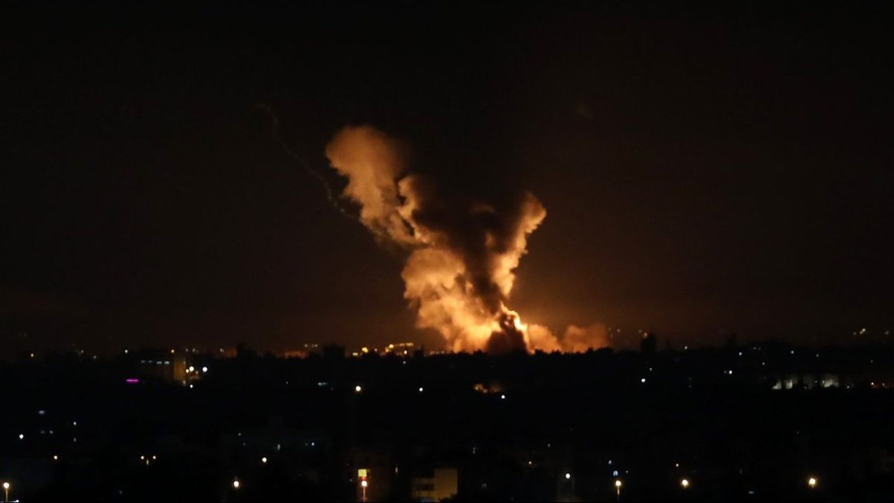 İsrail İran&#039;dan önce Lübnan&#039;da askeri binayı vurdu