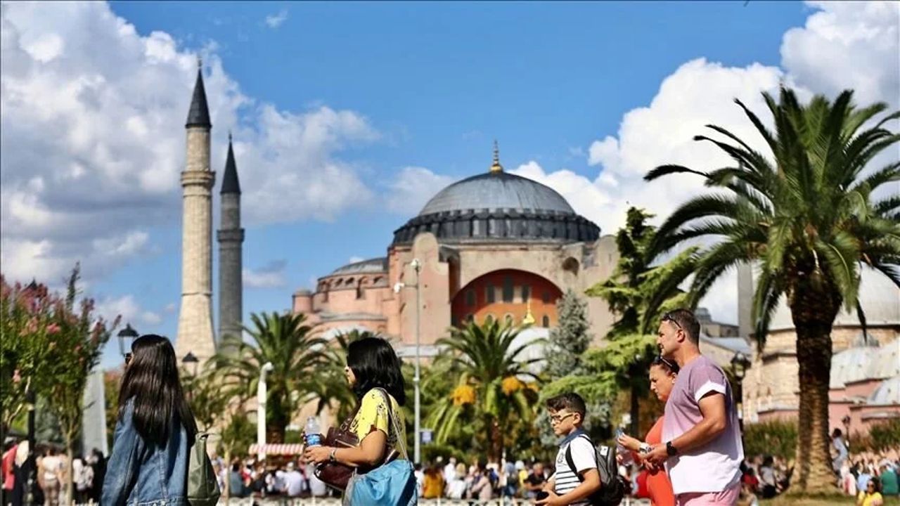 Türkiye&#039;ye en fazla turist komşu ülkelerden! İlk sırada İranlılar var
