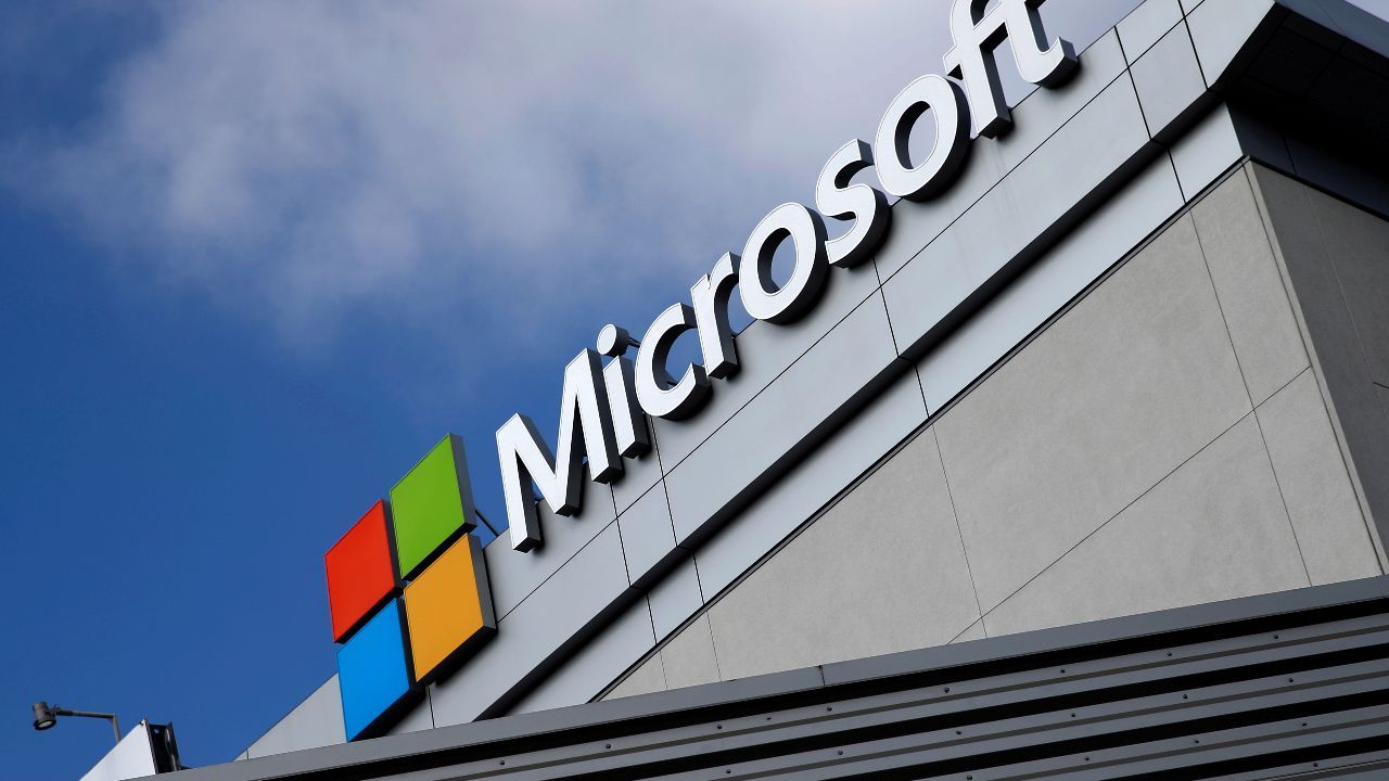 Microsoft, BAE merkezli yapay zeka firması G42&#039;ye 1,5 milyar dolar yatırım yapacak