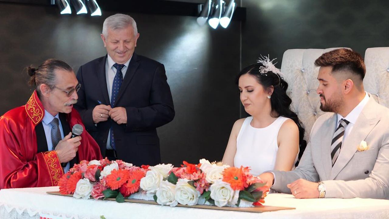 Etimesgut Belediye başkanı seçilen Erdal Beşikçioğlu ilk nikahını kıydı