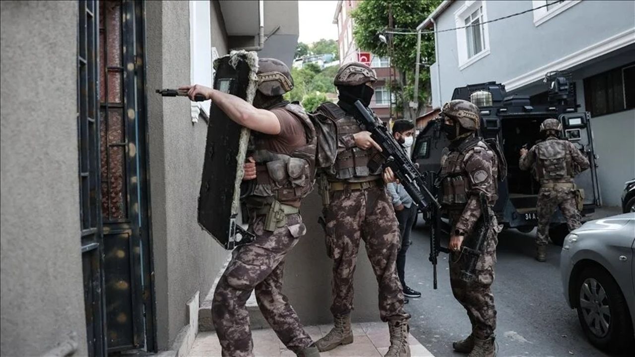 İstanbul&#039;da terör örgütü DEAŞ&#039;a yönelik operasyonda 10 zanlı yakalandı