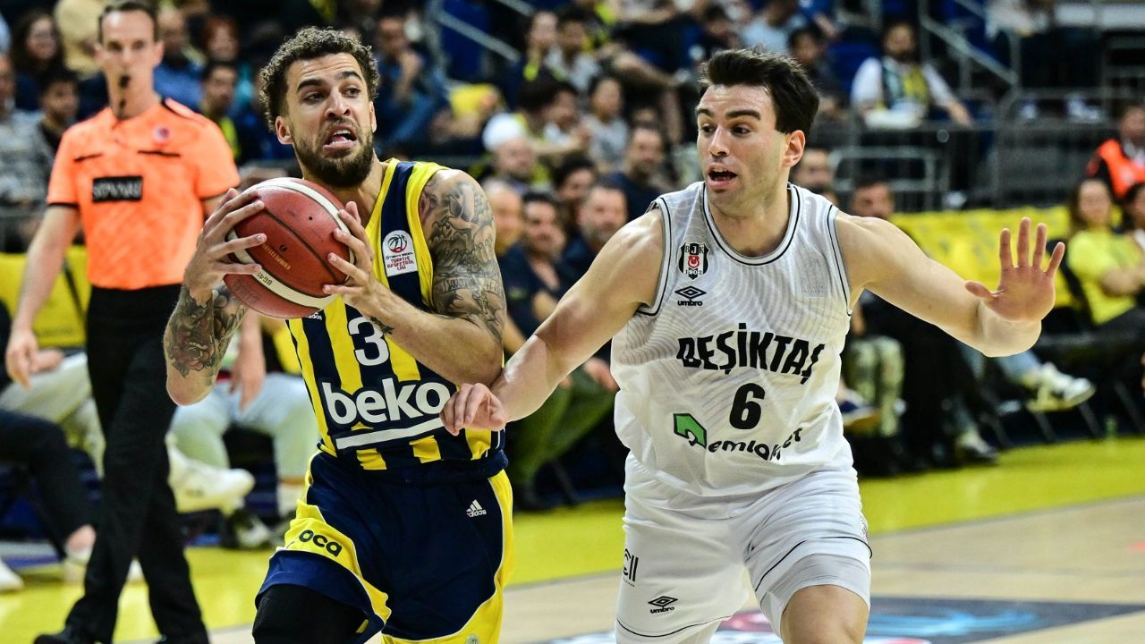Basketbol derbisinin galibi Fenerbahçe! Beşiktaş Emlakjet&#039;e fark attı