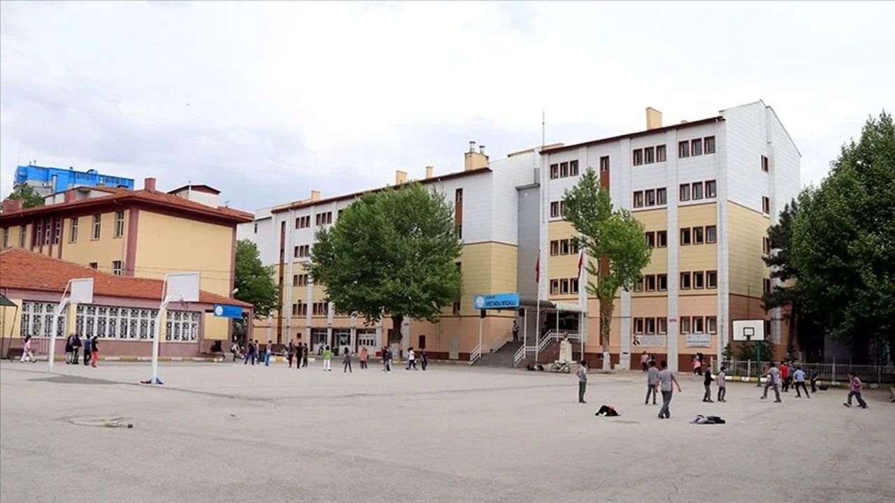 Çankırı'da öğleden sonra okullar tatil edildi - GÜNDEM