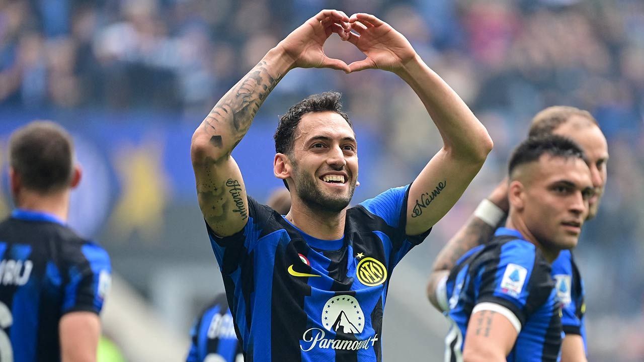 10 kişi kalan rakibine acımayan Hakan Çalhanoğlu duble yaptı, Inter kazandı! - Spor