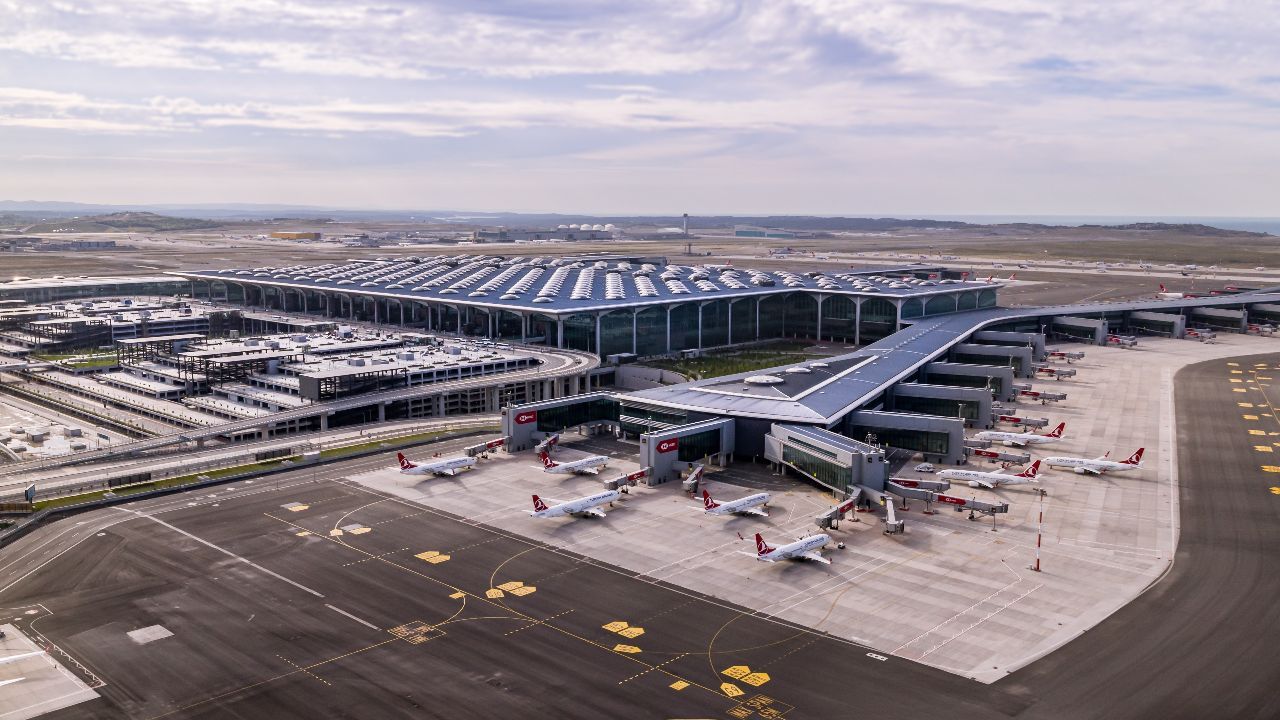 İstanbul Havalimanı Avrupa'yı geride bıraktı: Yoğunluk rekoru kırıldı! - EKONOMI