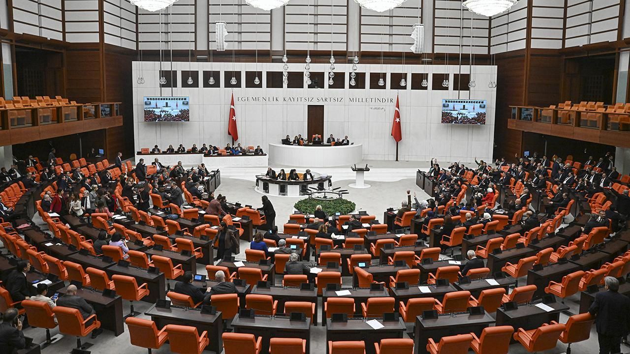 Politika -Meclis mesaisine 'yeni anayasa' ile başlıyor