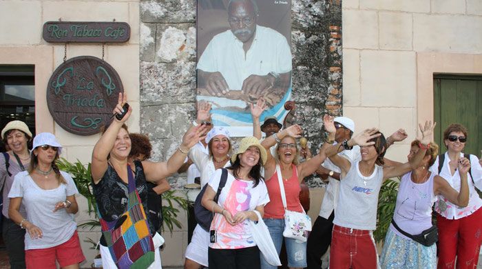 Küba, çıkış vizesini kaldırıyor 