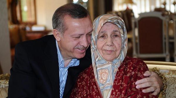 Erdoğan, annesi Tenzile Erdoğan için mevlit okuttu
