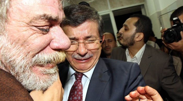 Davutoğlu&#039;nun gözyaşları