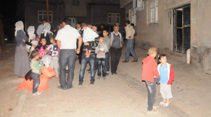 Gaz bombası eve düştü, 30 kişi hastanelik oldu