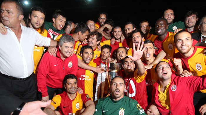 Galatasaray, kupasını karanlıkta aldı