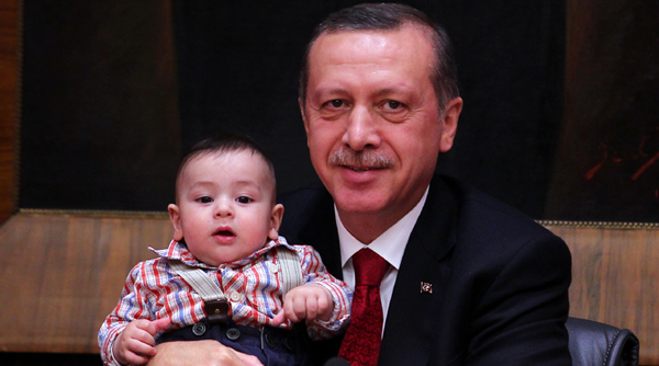 10 aylık Ahmet, Erdoğan&#039;ın kucağında