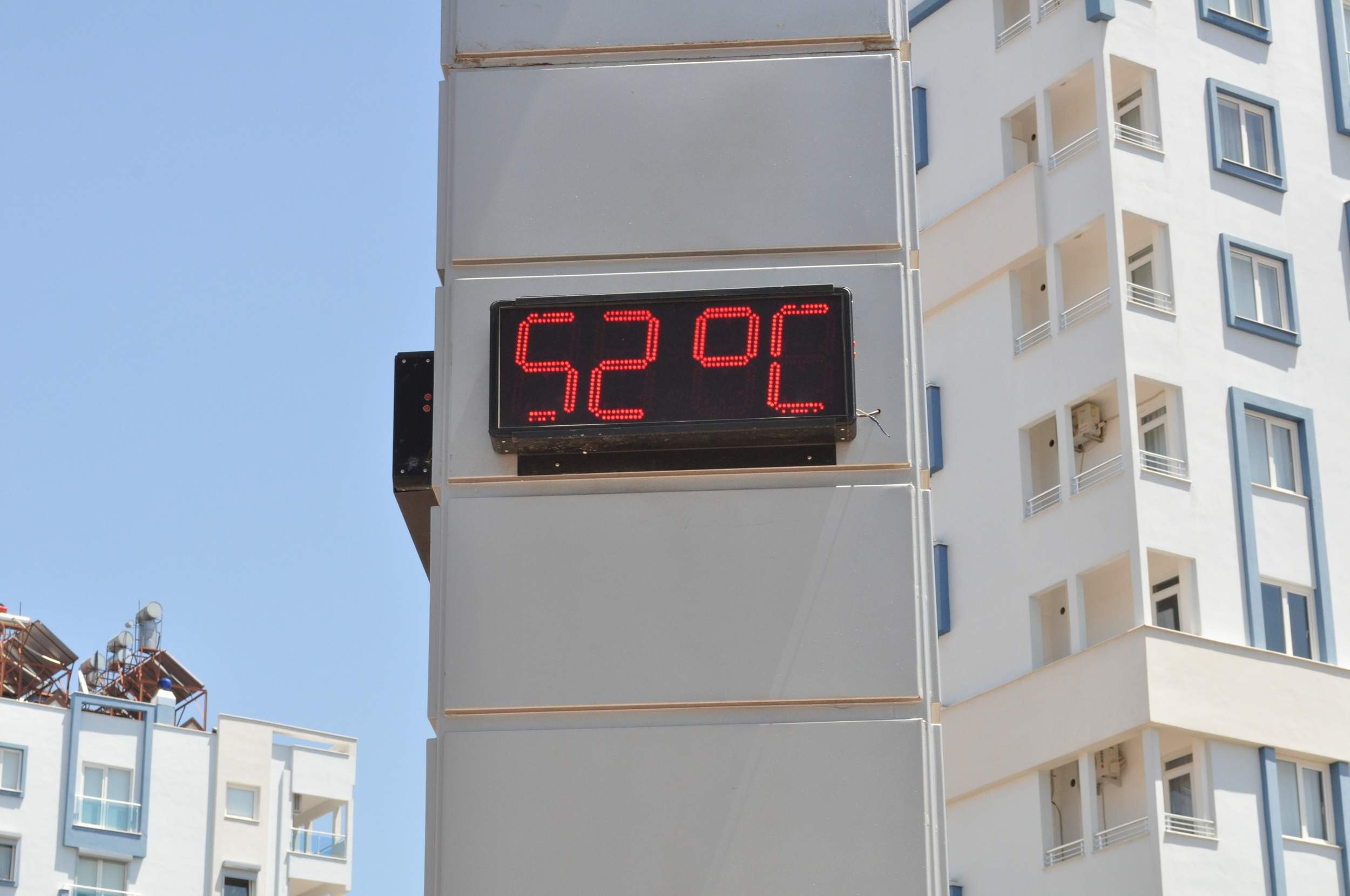 Kuzey Afrika sıcakları termometreleri çatlattı