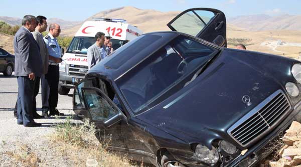 Bakan Eroğlu&#039;ndan kaza yapan aileye yardım