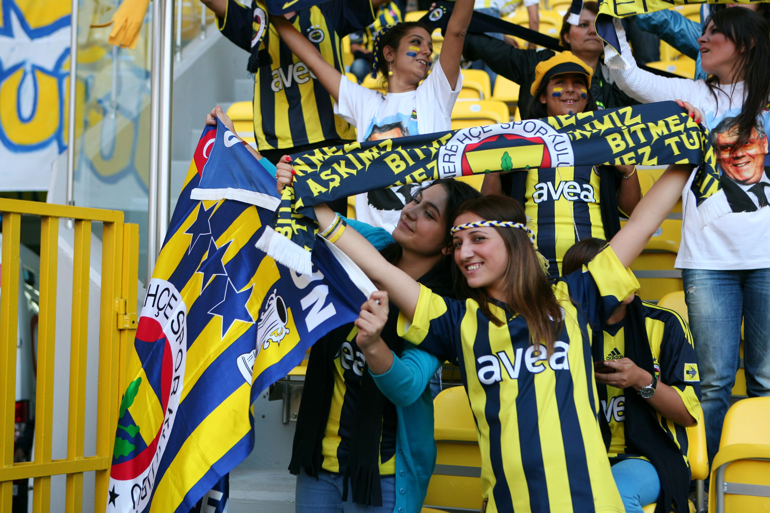 Fenerbahçe seyircisi takımını yalnız bırakmıyor