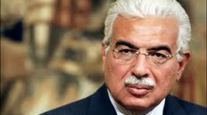 Eski Mısır başbakanı Nazif&#039;e 3 yıl hapis cezası