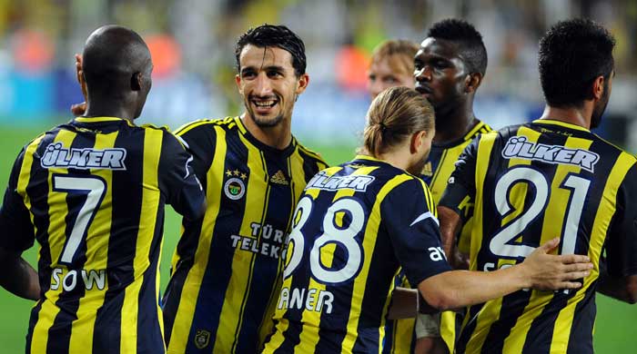 Fenerbahçe, Galatasaray&#039;a fark attı