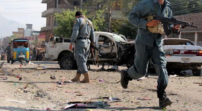 Afganistan&#039;da karakol önünde intihar saldırısı,4 ölü 