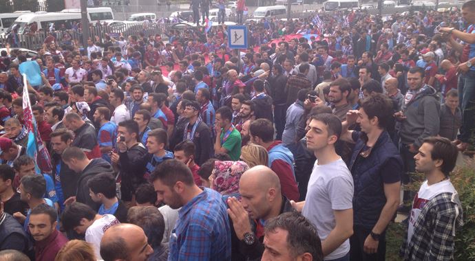 Binlerce Trabzonsporlu &#039;Temiz Lig&#039; diye bağırdı