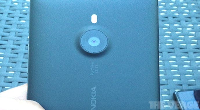 Dev ekranlı Nokia Lumia 1520&#039;nin görüntüleri sızdı
