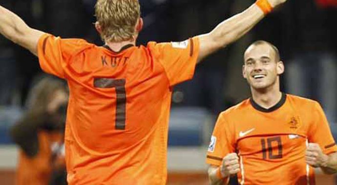 Milli Takımı Kuyt ve Sneijder yıktı