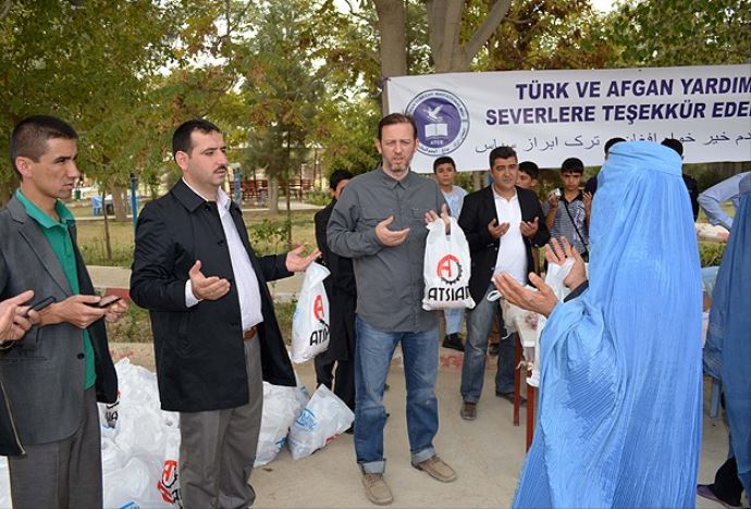 Türk&#039;ün yardım eli onbinlerce yoksulun  yüzünü güldürdü