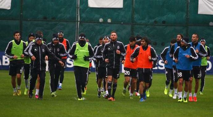 Beşiktaş&#039;ta korkutan sakatlık