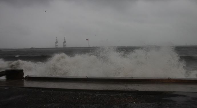Zonguldak&#039;ta fırtına hatayı felç etti