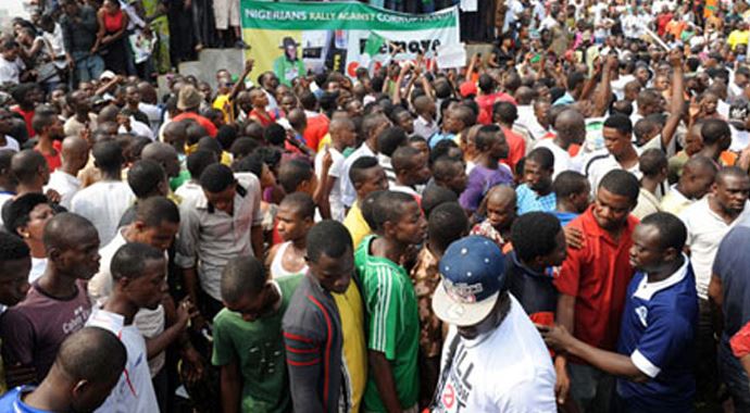 Nijerya&#039;da gıda dağıtım sırasında izdiham