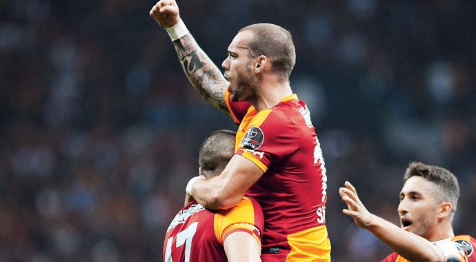 Sneijder Mancini&#039;yle parlamaya başladı, Galatasaray 2 - Karabük 1