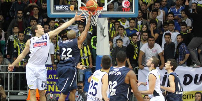 Fenerbahçe Ülker, Anadolu Efes&#039;i ezdi geçti