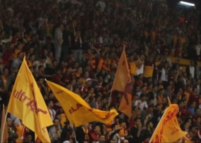 Galatasaray taraftarının tepkisi dinmiyor, &#039;İstifa istifa&#039;