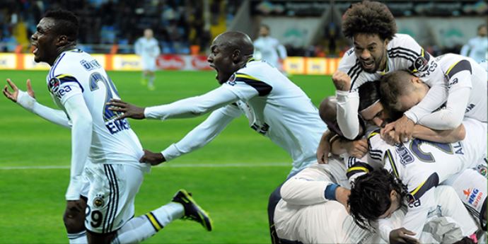 Emenike Fenerbahçe&#039;yi ipten aldı