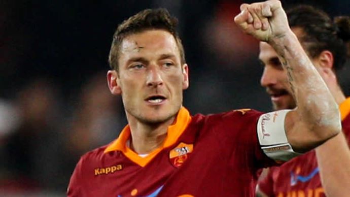 Efsaneden kötü haber, Totti 2 ay sahalarda yok