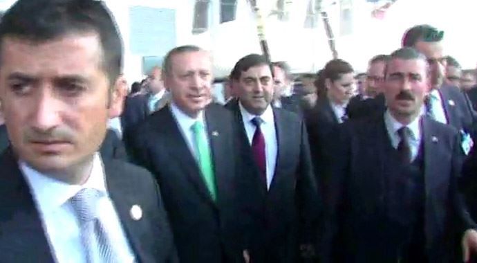 Başbakan Erdoğan&#039;a Priştine&#039;de sevgi seli
