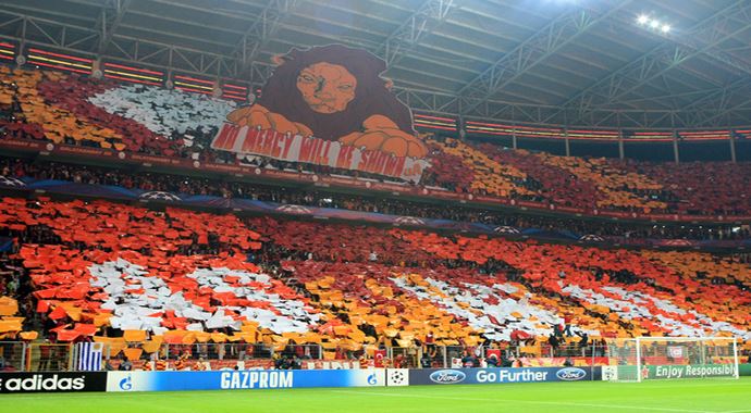Galatasaray taraftarları geceye damga vurmaya hazırlanıyor