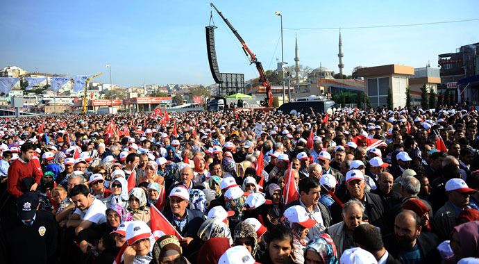 Marmaray doldu taştı, vatandaşlar akın ediyor