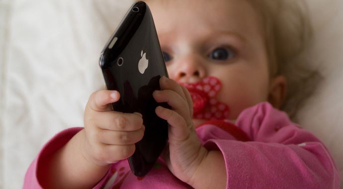 Çocuklarda mobil cihaz kullanımı