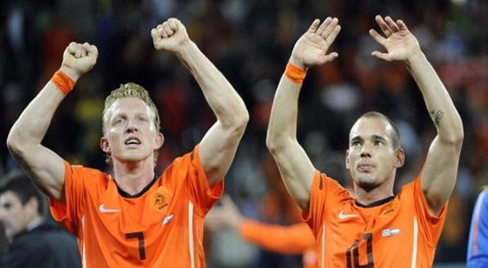Kuyt ve Sneijder&#039;e milli davet
