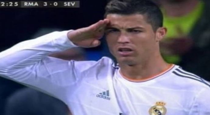 Ronaldo&#039;dan FIFA Başkanı&#039;na asker selamı