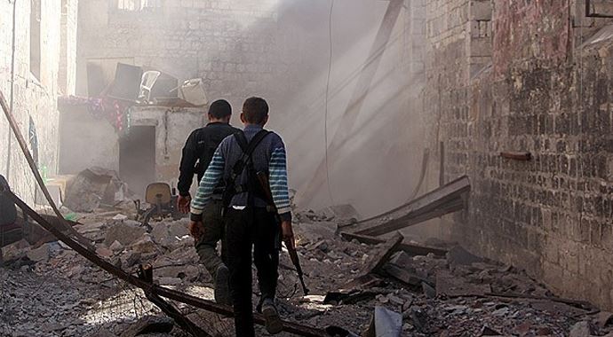 Şam&#039;ın banliyösüne saldırı, 16 ölü