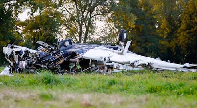 Almanya&#039;da küçük uçak düştü, 3 ölü