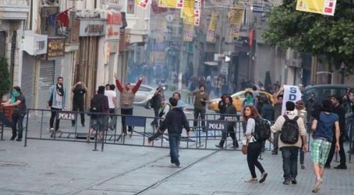 Taksim&#039;de eylem yapmak isteyen 4 kişi gözaltına alındı