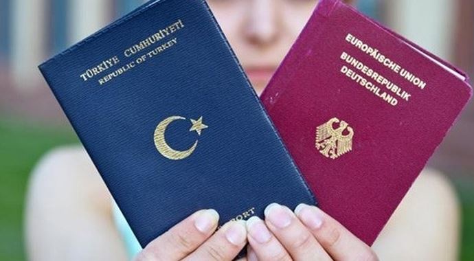 Almanya&#039;da doğan Türklere vatandaşlık müjdesi
