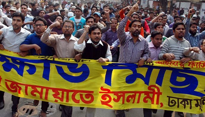 Bangladeş&#039;te Molla isyanı başladı