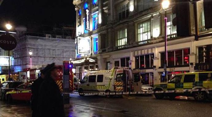 Londra&#039;da tiyatronun tavanı çöktü, 80 kişi yaralı