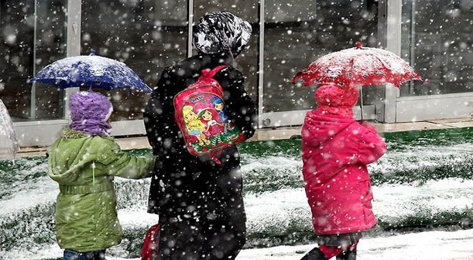 Zonguldak&#039;ta okullar kar nedeniyle tatil edildi
