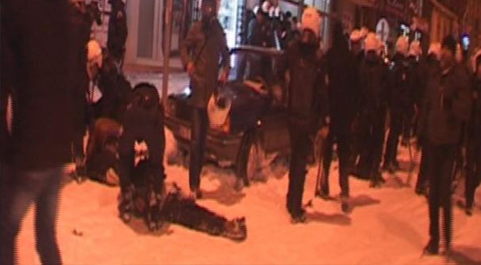 Kars&#039;ta Yüksekova gerginliği, polise taşlı saldırı