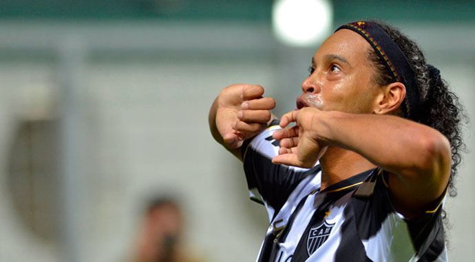 Ronaldinho sahalara 2 golle döndü