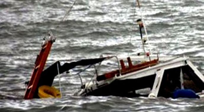 İzmir&#039;de bot battı, 2 ölü